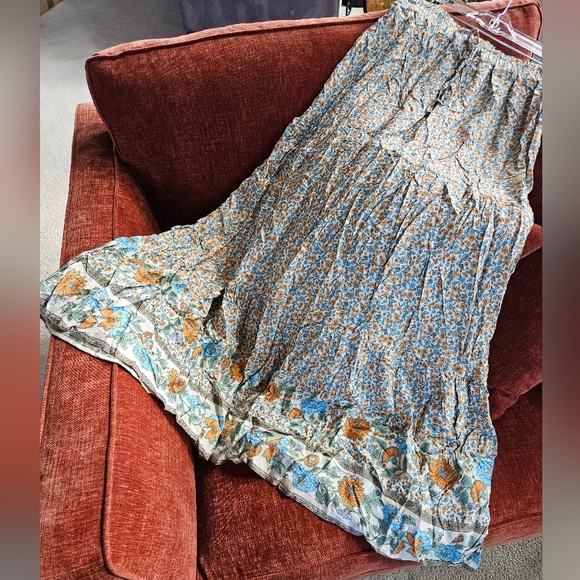 Haute Ellie Boho Floral Maxi Skirt Tiered Pleats Floral Print Round Hem Blue Med - Picture 15 of 16